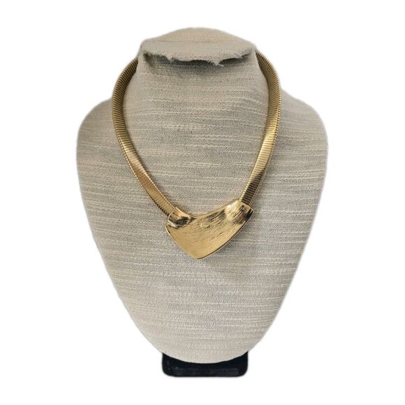 Vintage Trifari Black Enamel Gold tone V Shape 17" Collar Necklace - Picture 4 of 8